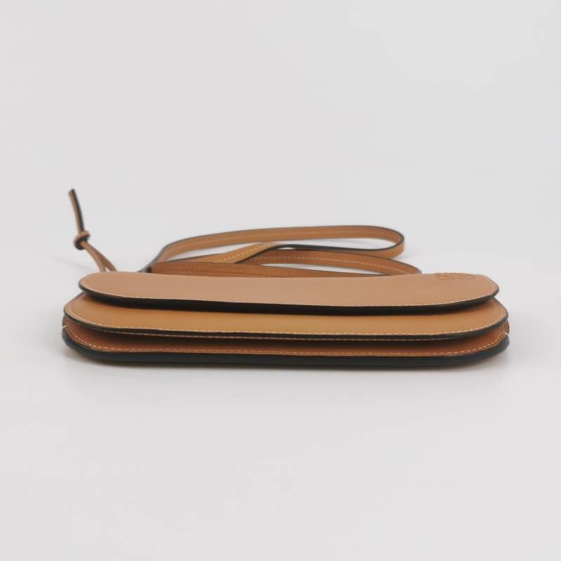 Loewe Gate牛皮純色Logo微標斜挎包-5