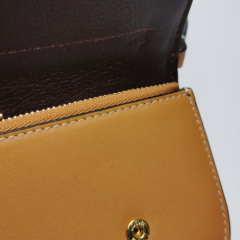 Loewe Gate牛皮純色Logo微標斜挎包-18