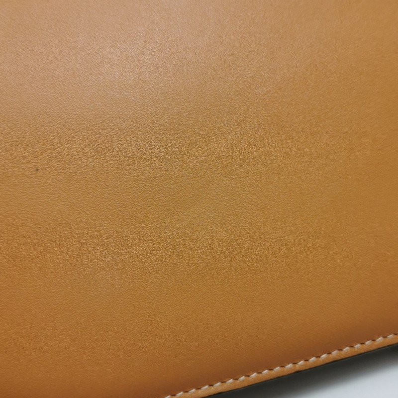 Loewe Gate牛皮純色Logo微標斜挎包-21