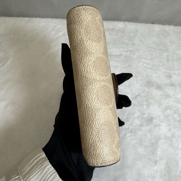 Coach 奶茶老花馬車短夾-6