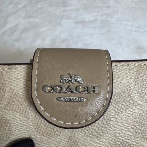 Coach 奶茶老花馬車短夾-7