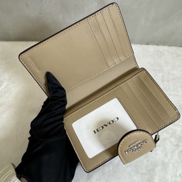 Coach 奶茶老花馬車短夾-8