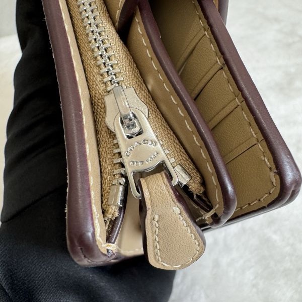 Coach 奶茶老花馬車短夾-10