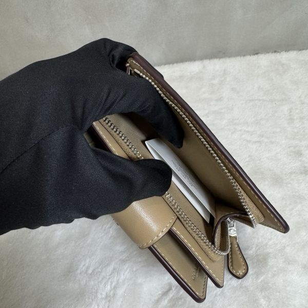 Coach 奶茶老花馬車短夾-11