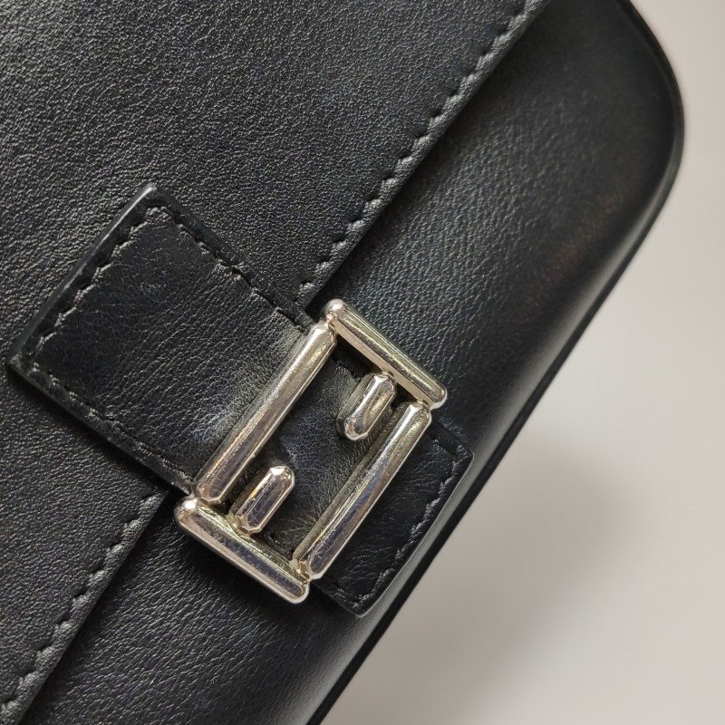 Fendi Double Micro Baguette牛皮純色雙F扣斜挎包-10
