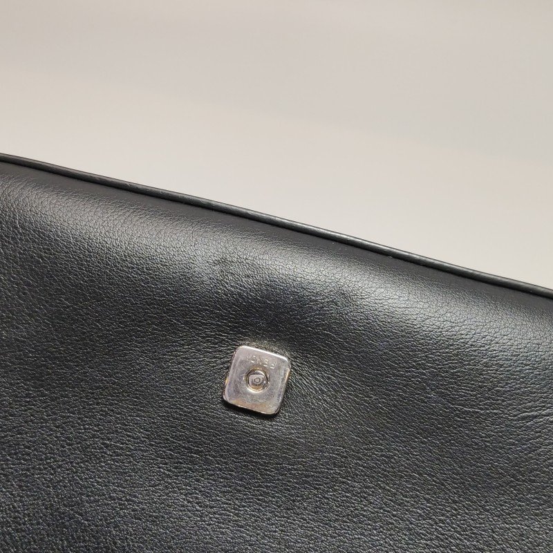 Fendi Double Micro Baguette牛皮純色雙F扣斜挎包-21