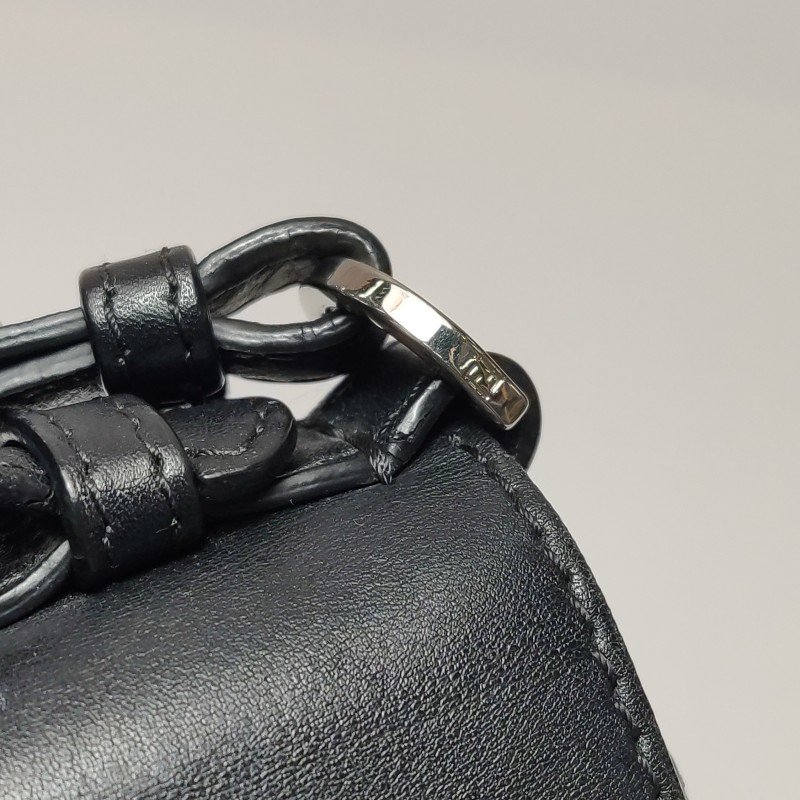 Fendi Double Micro Baguette牛皮純色雙F扣斜挎包-26