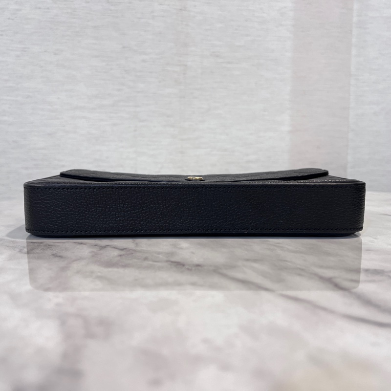 LV 黑牛皮雅雯金釦信封下蓋三合一鏈包-2