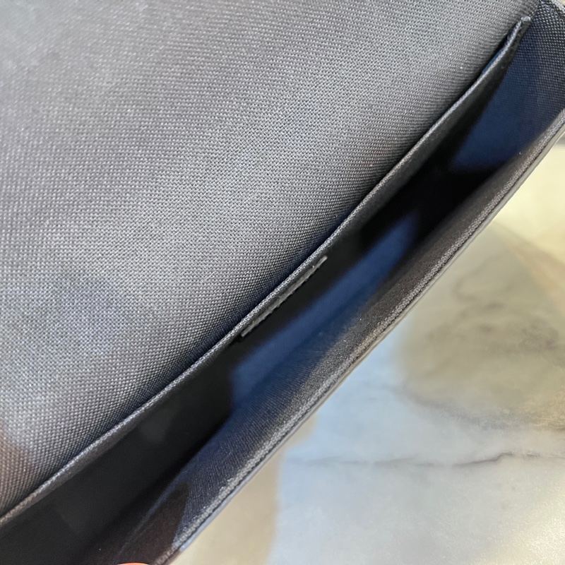 LV 黑牛皮雅雯金釦信封下蓋三合一鏈包-14