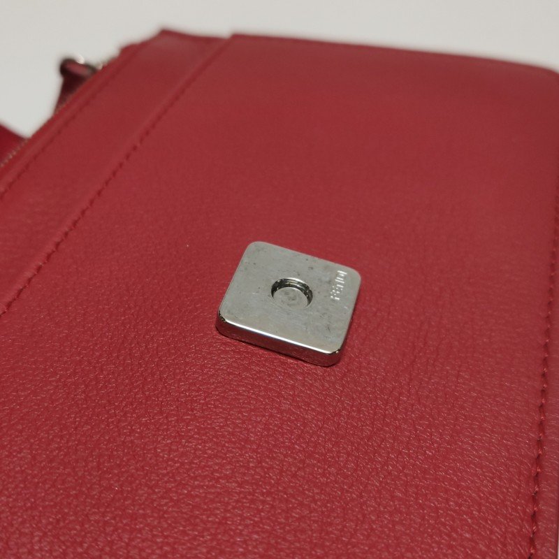 Fendi牛皮純色雙F壓紋金屬徽標斜挎包-9