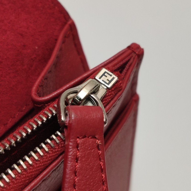 Fendi牛皮純色雙F壓紋金屬徽標斜挎包-11