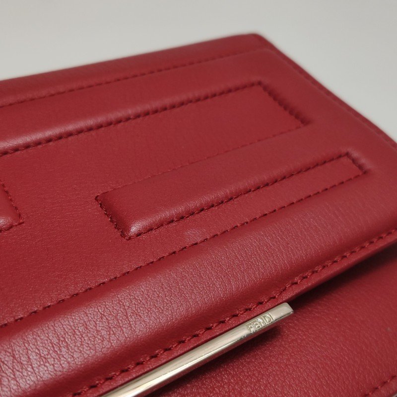 Fendi牛皮純色雙F壓紋金屬徽標斜挎包-14