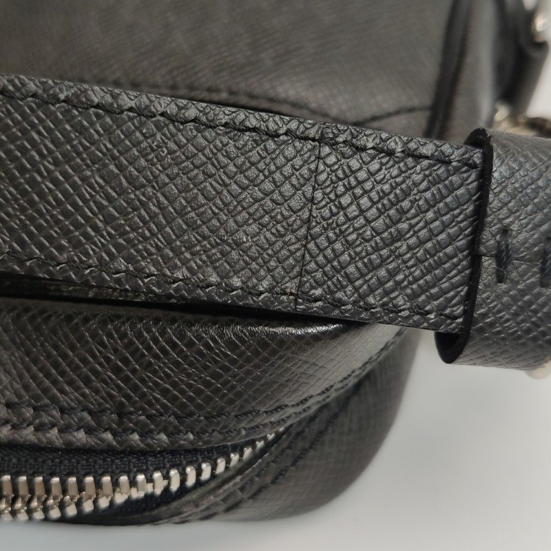 Louis Vuitton(LV)牛皮純色單肩包-11