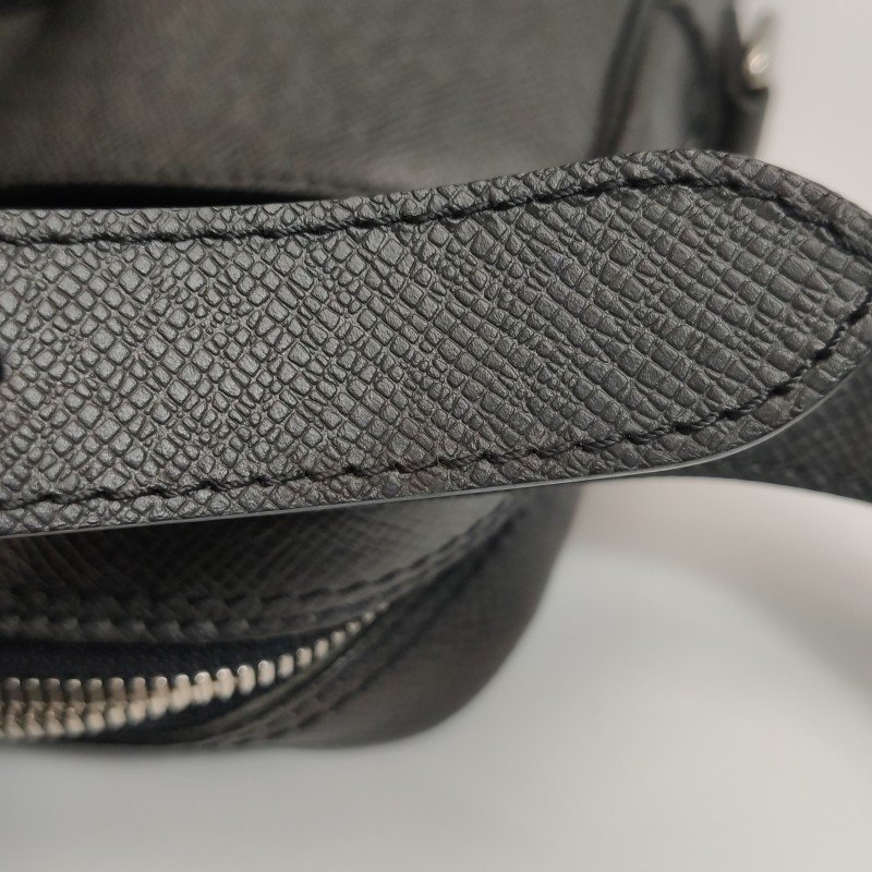 Louis Vuitton(LV)牛皮純色單肩包-12
