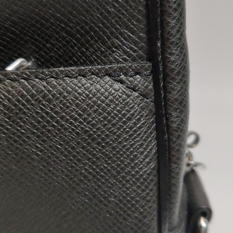 Louis Vuitton(LV)牛皮純色單肩包-16