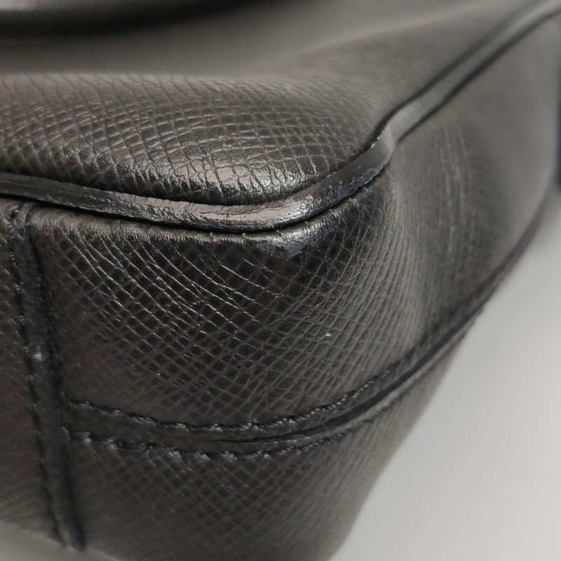 Louis Vuitton(LV)牛皮純色單肩包-17