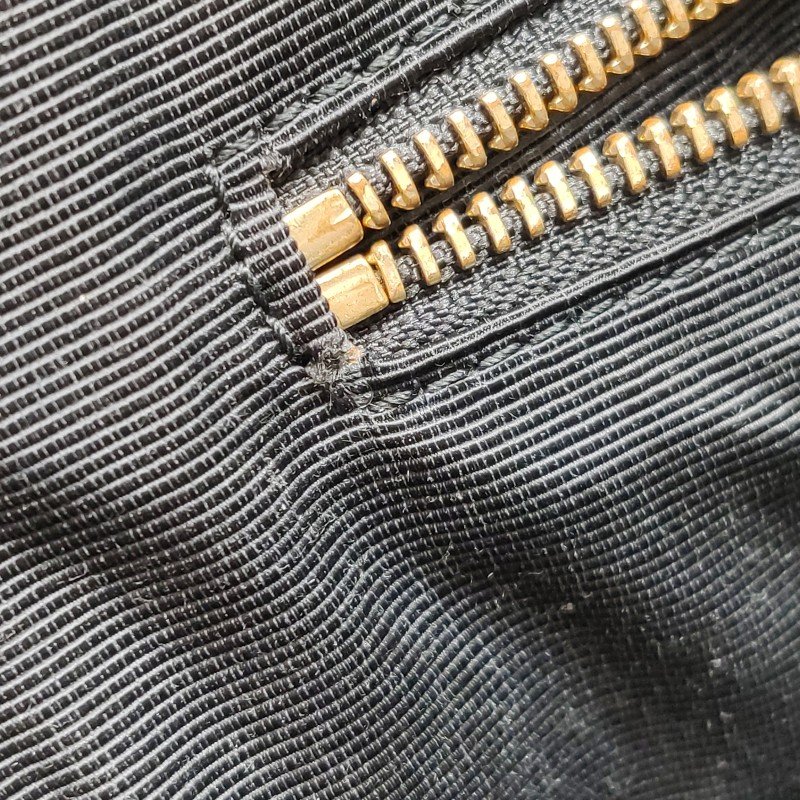 Burberry牛皮純色銘牌徽標拉鏈手提包-14