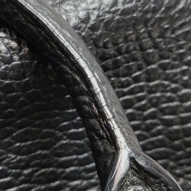 Burberry牛皮純色銘牌徽標拉鏈手提包-16