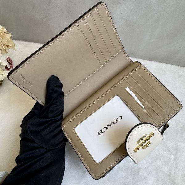 Coach 米白中型拉鍊零錢包-7