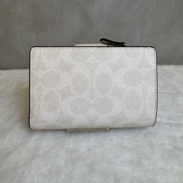 Coach 米白中型拉鍊零錢包-10