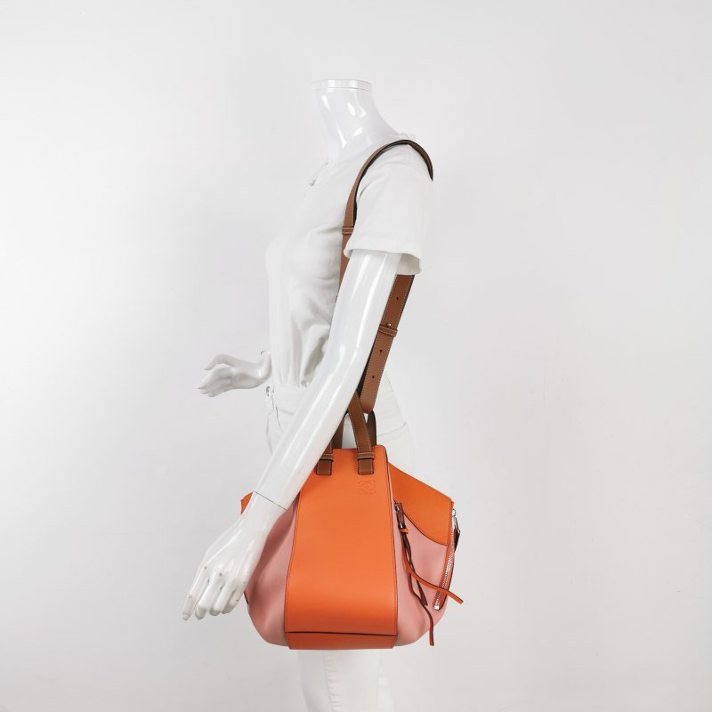 Loewe Hammock吊床包小號牛皮拼色弧形結構單肩包-1