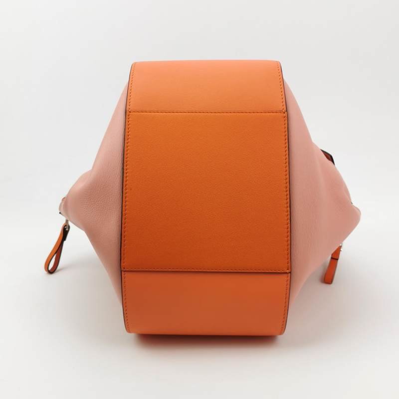 Loewe Hammock吊床包小號牛皮拼色弧形結構單肩包-5