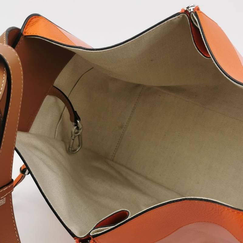 Loewe Hammock吊床包小號牛皮拼色弧形結構單肩包-6