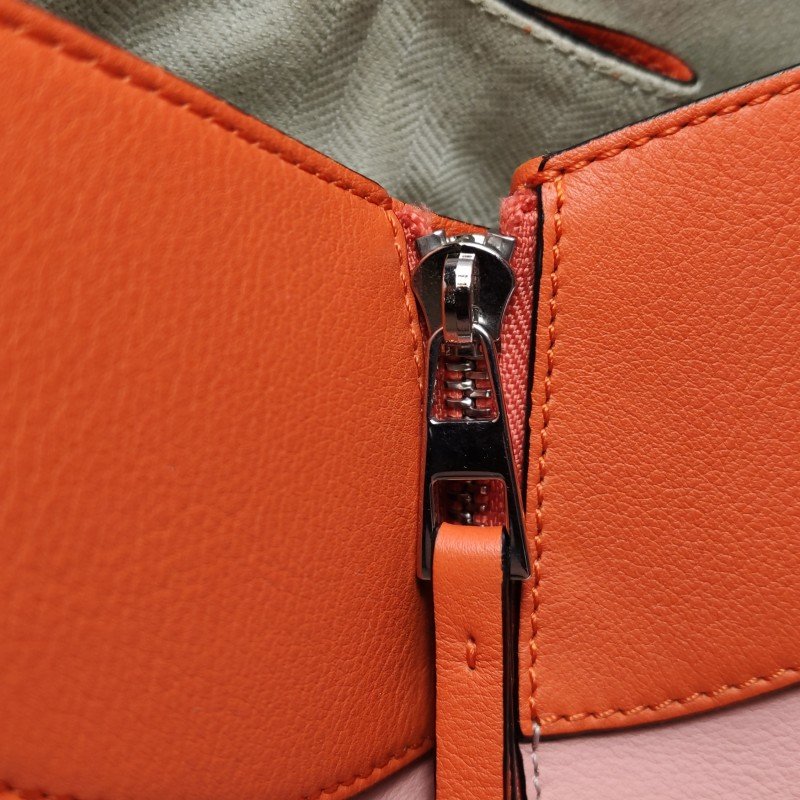 Loewe Hammock吊床包小號牛皮拼色弧形結構單肩包-13