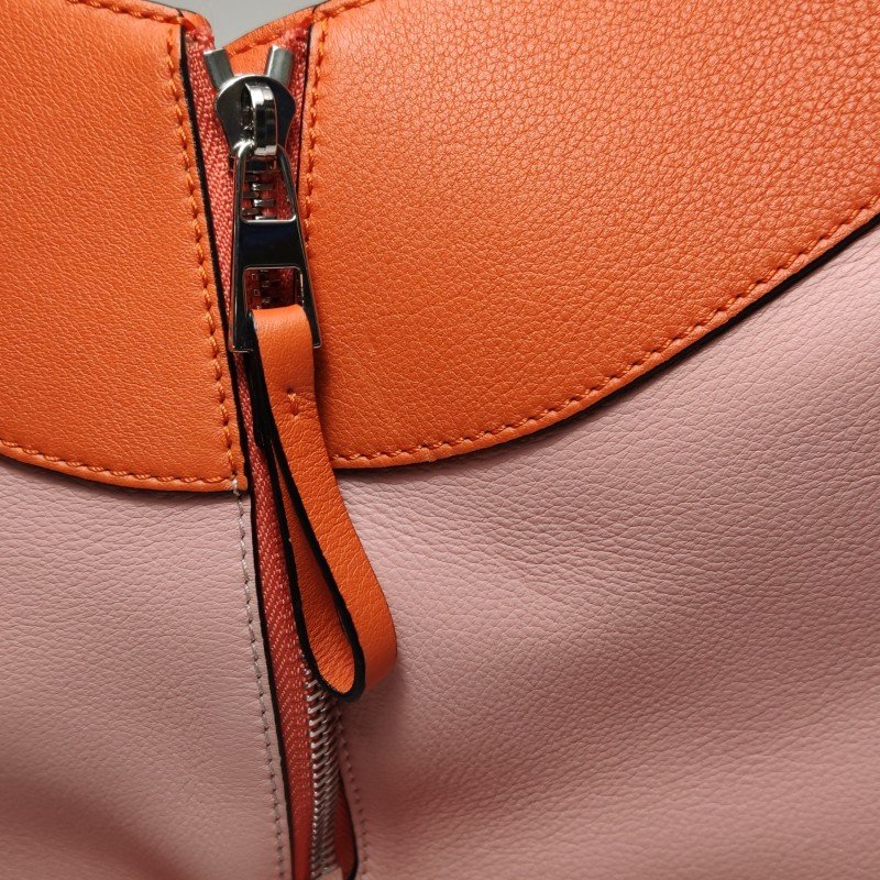 Loewe Hammock吊床包小號牛皮拼色弧形結構單肩包-18