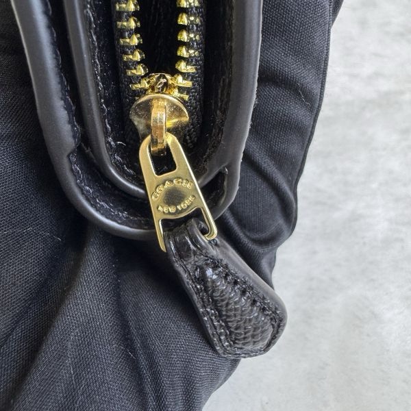 Coach 中號轉角拉鍊錢包-9