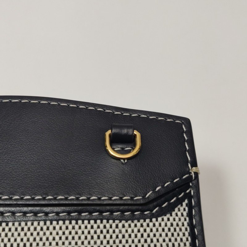 Burberry牛皮帆布拼色斜挎包-12