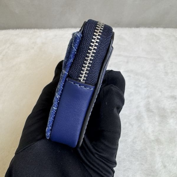 COACH 丹寧藍衍縫拼接皮革鏈帶卡夾零錢包-5