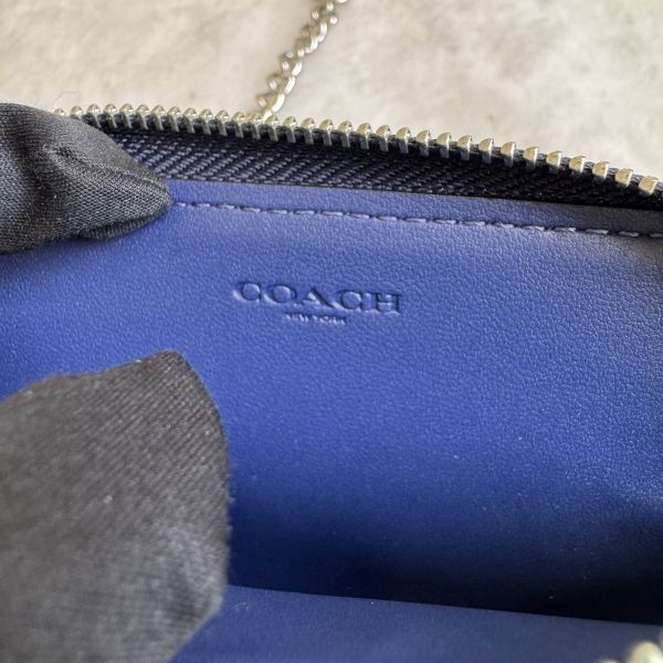 COACH 丹寧藍衍縫拼接皮革鏈帶卡夾零錢包-11