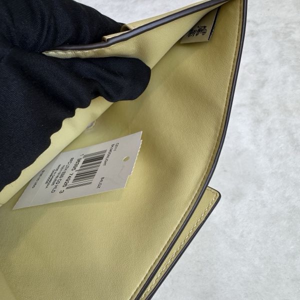 COACH 小雞黃卡片夾短夾-10