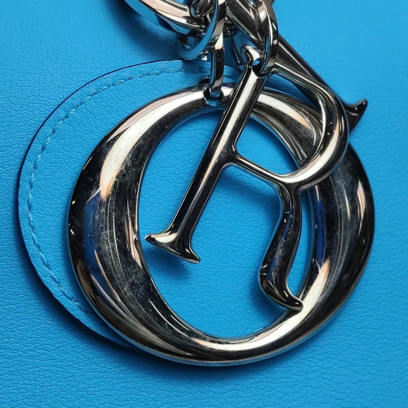 Dior Be Dior中號牛皮純色Dior字母吊飾斜挎包單肩包-10