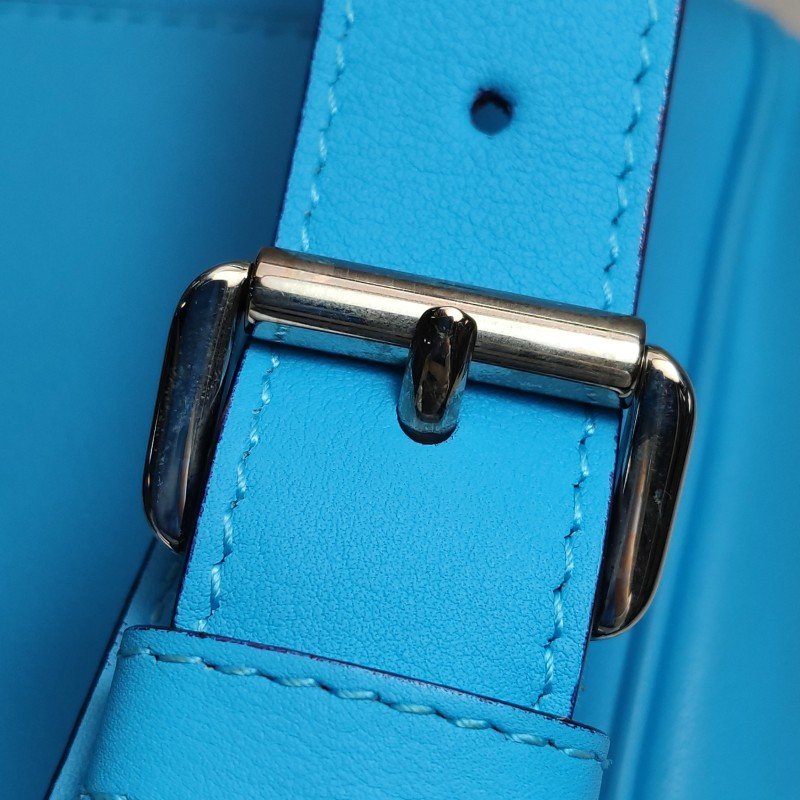 Dior Be Dior中號牛皮純色Dior字母吊飾斜挎包單肩包-11