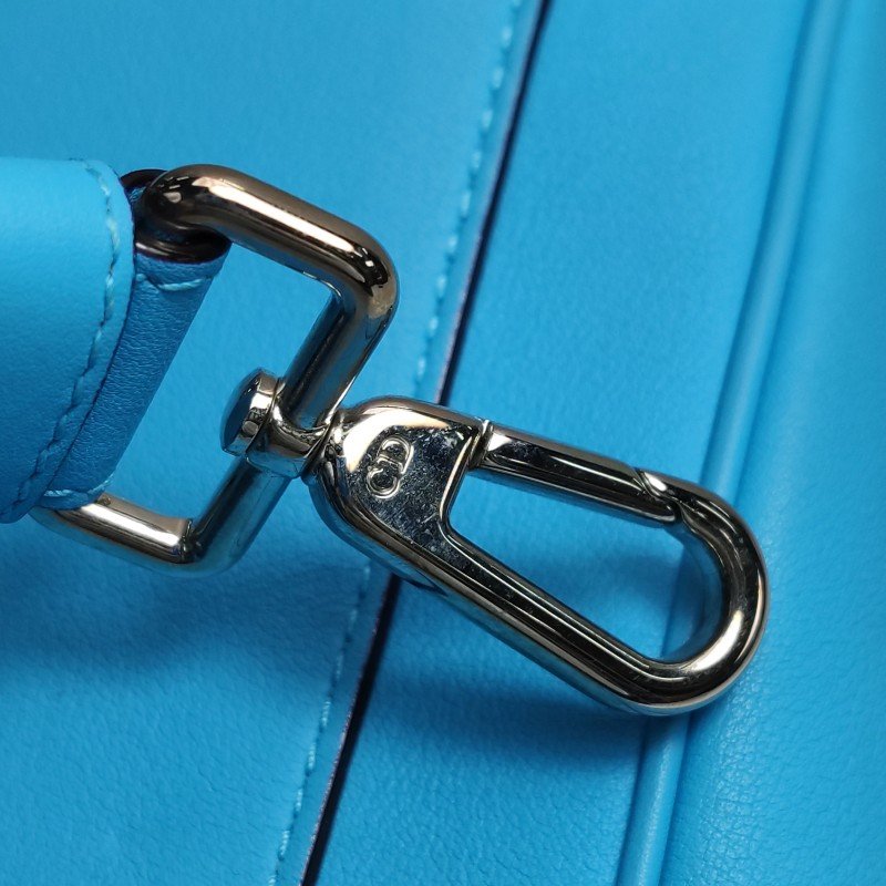 Dior Be Dior中號牛皮純色Dior字母吊飾斜挎包單肩包-12