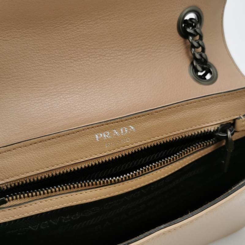 Prada牛皮字母Logo鉚釘裝飾單肩包-7