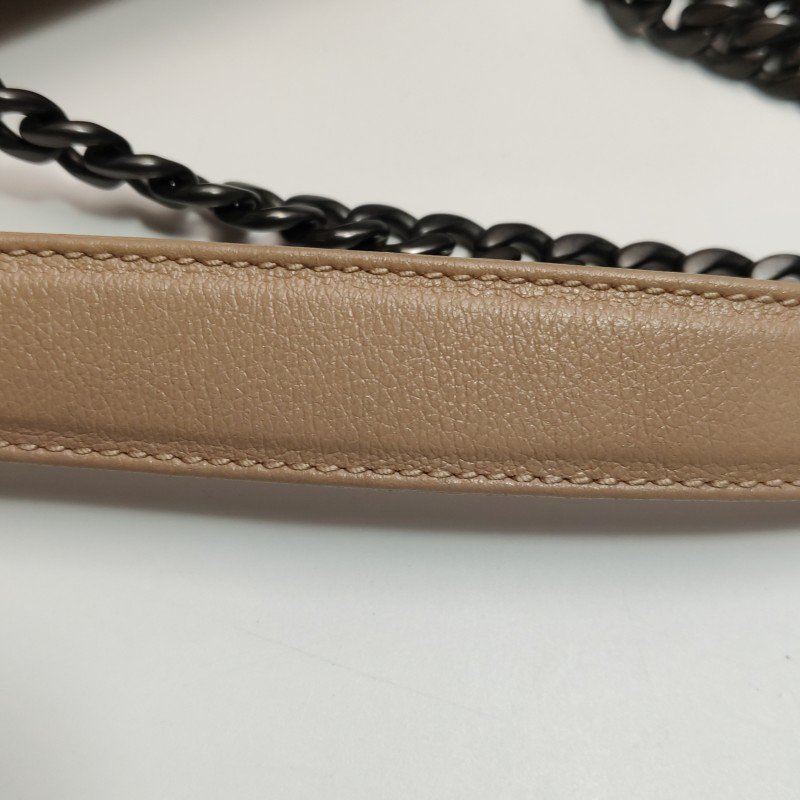 Prada牛皮字母Logo鉚釘裝飾單肩包-9