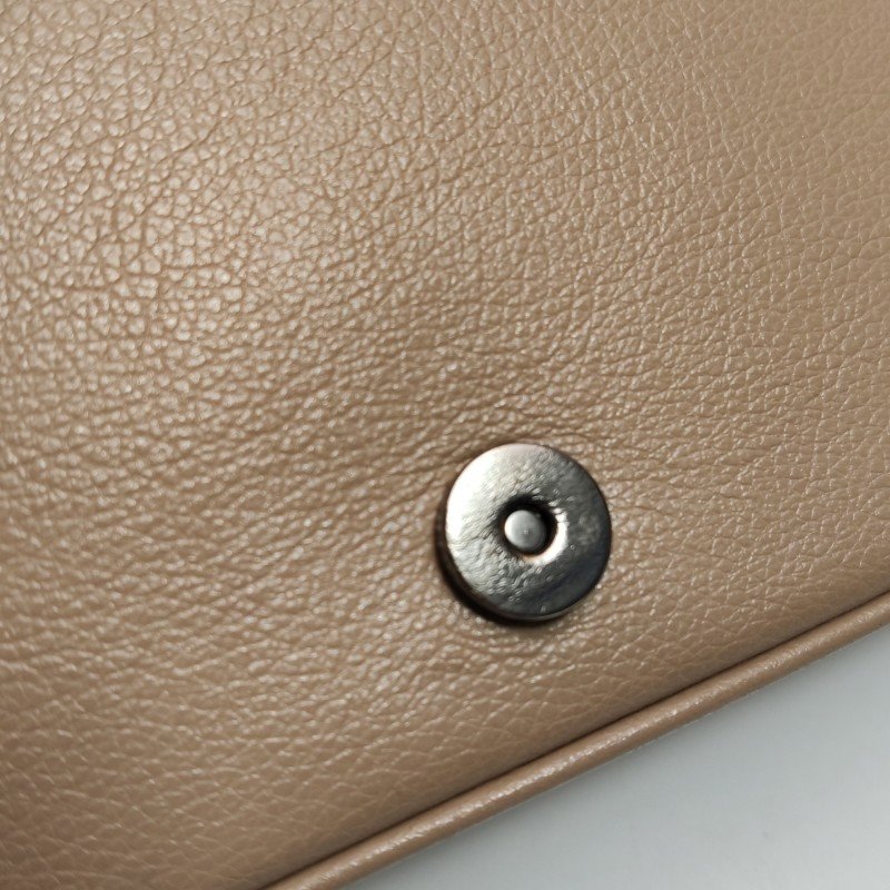 Prada牛皮字母Logo鉚釘裝飾單肩包-12