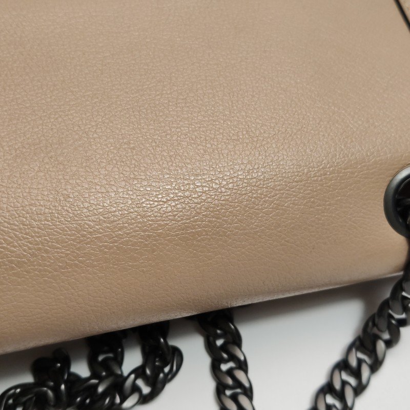 Prada牛皮字母Logo鉚釘裝飾單肩包-14