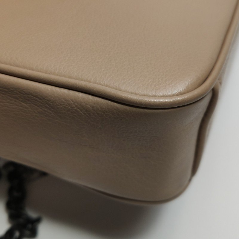 Prada牛皮字母Logo鉚釘裝飾單肩包-19