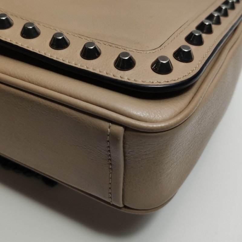 Prada牛皮字母Logo鉚釘裝飾單肩包-20