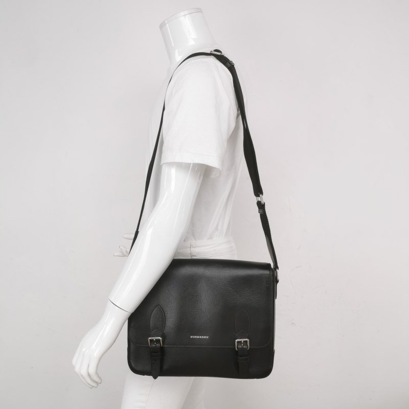 Burberry牛皮純色字母logo單肩包-1