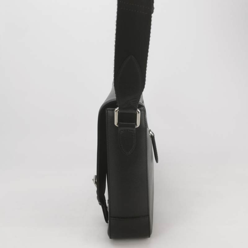 Burberry牛皮純色字母logo單肩包-2