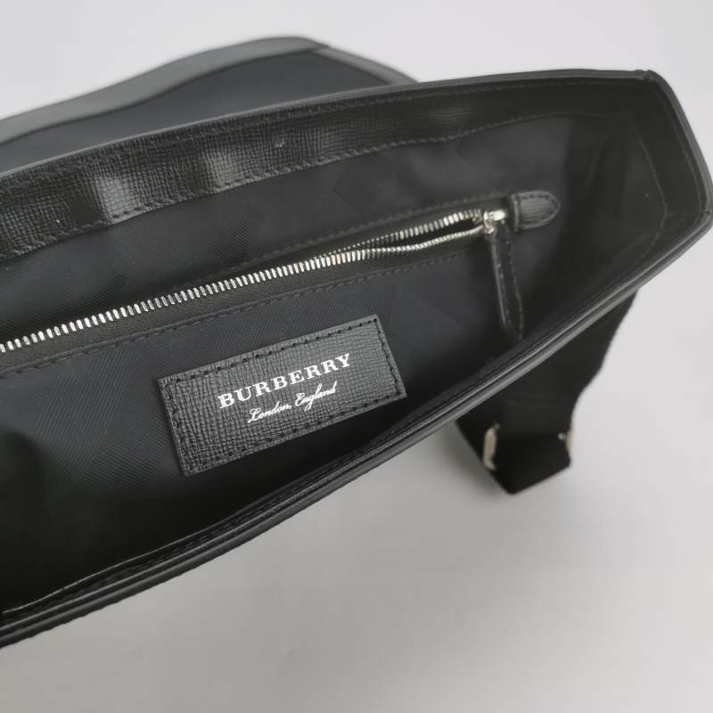 Burberry牛皮純色字母logo單肩包-7