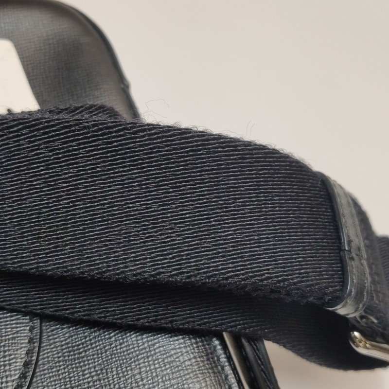 Burberry牛皮純色字母logo單肩包-11