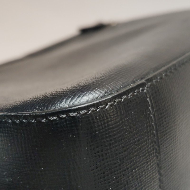 Burberry牛皮純色字母logo單肩包-16