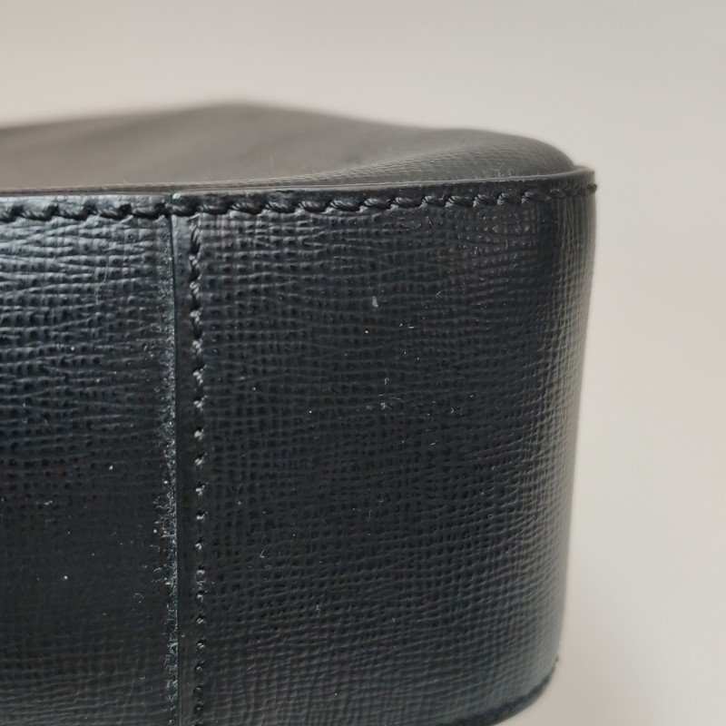 Burberry牛皮純色字母logo單肩包-20