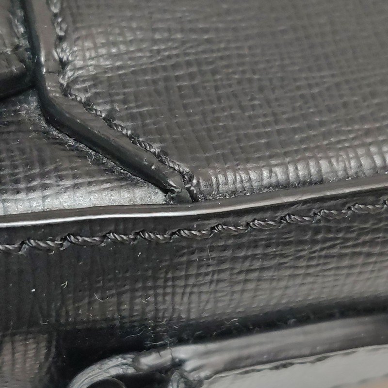 Burberry牛皮純色字母logo單肩包-25